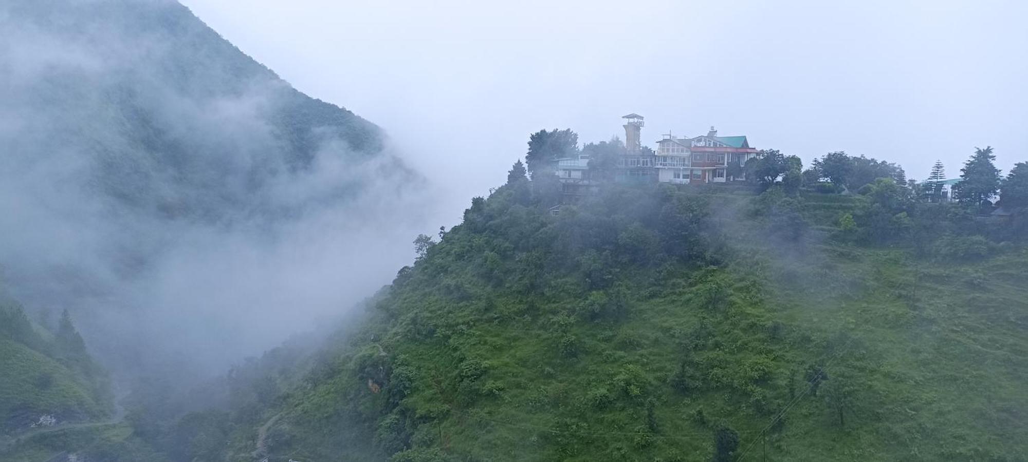 Icebergs Mussoorie - A Boutique Stay And 24 Hrs Roof Top Cafe Exterior foto