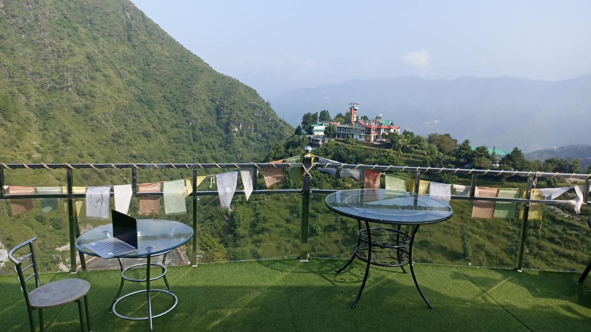 Icebergs Mussoorie - A Boutique Stay And 24 Hrs Roof Top Cafe Exterior foto