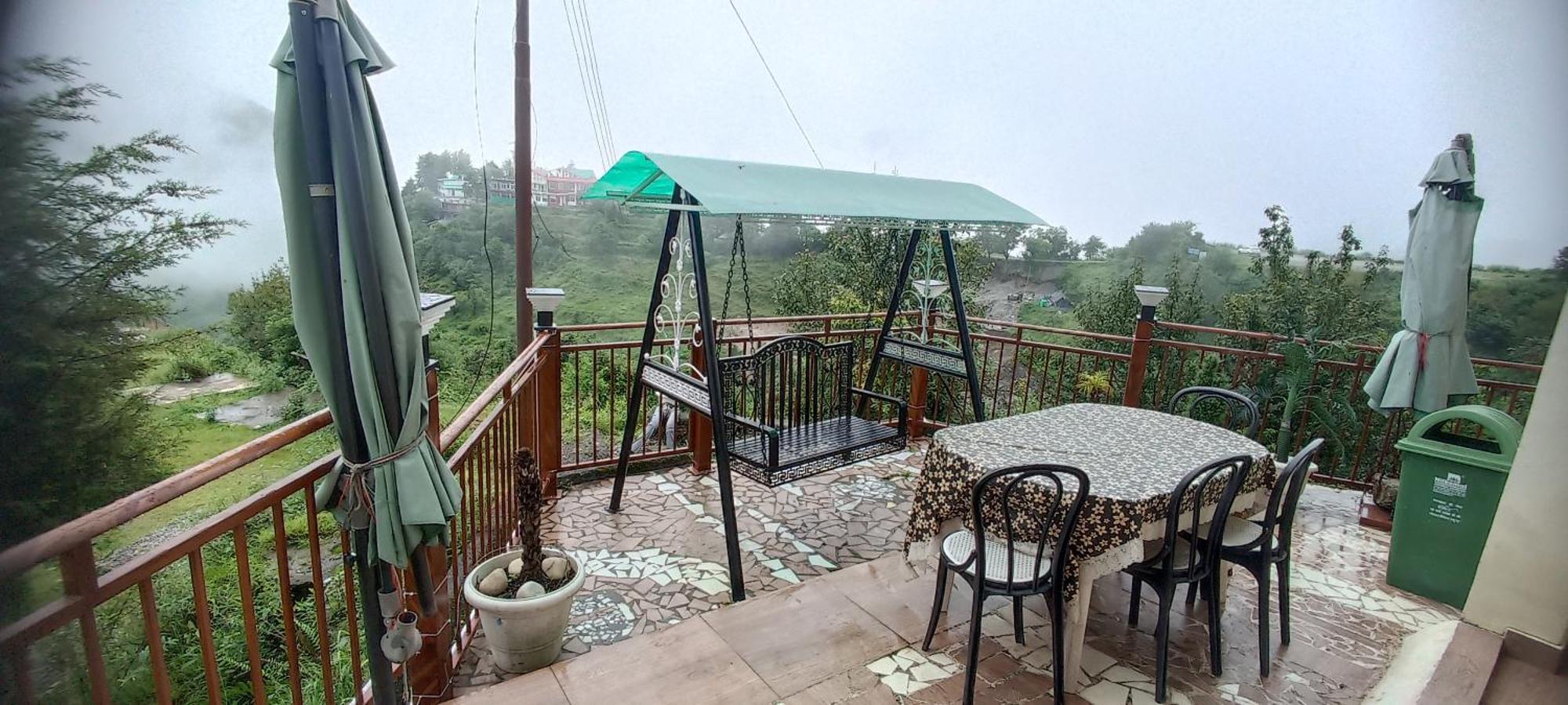 Icebergs Mussoorie - A Boutique Stay And 24 Hrs Roof Top Cafe Exterior foto