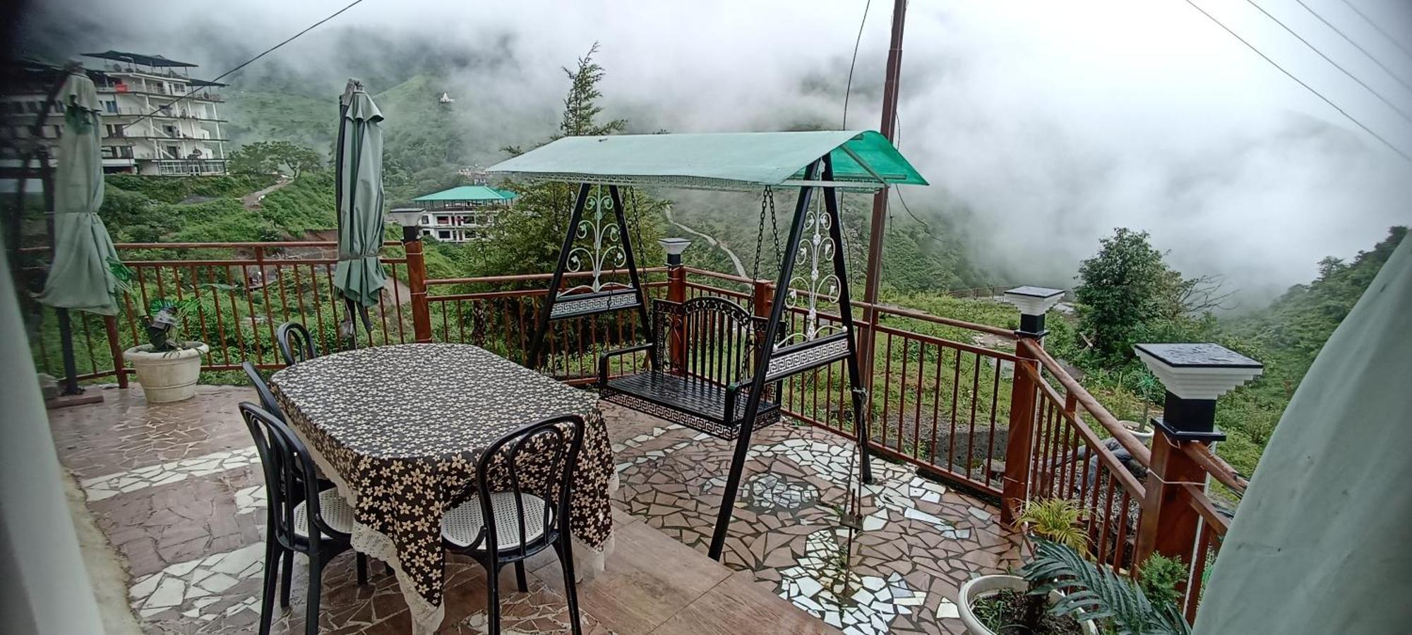 Icebergs Mussoorie - A Boutique Stay And 24 Hrs Roof Top Cafe Exterior foto
