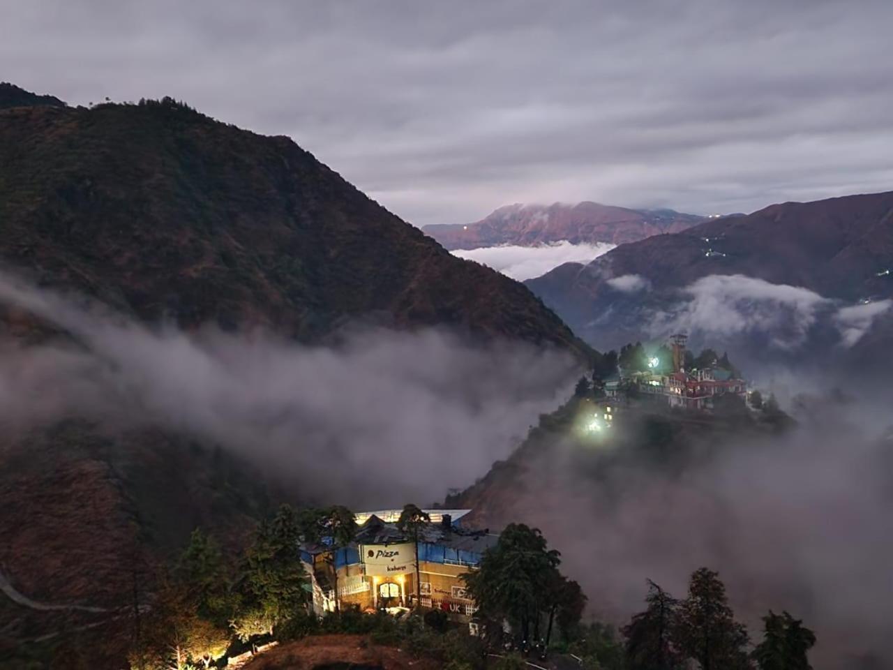 Icebergs Mussoorie - A Boutique Stay And 24 Hrs Roof Top Cafe Exterior foto